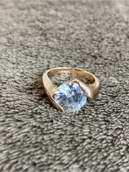 Jewelry - 18k RGP Rose gold ring round cubic zirconia stone.